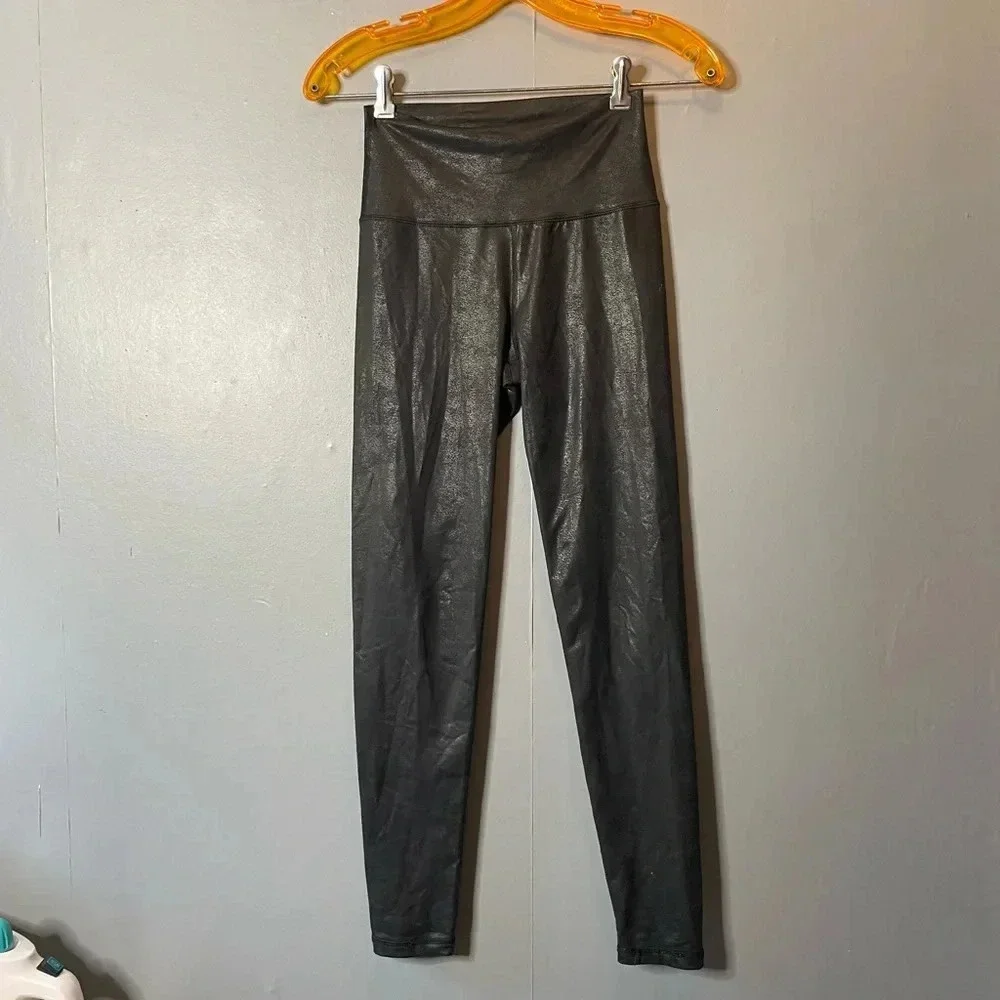 Aerie black embossed leggings‎ size small